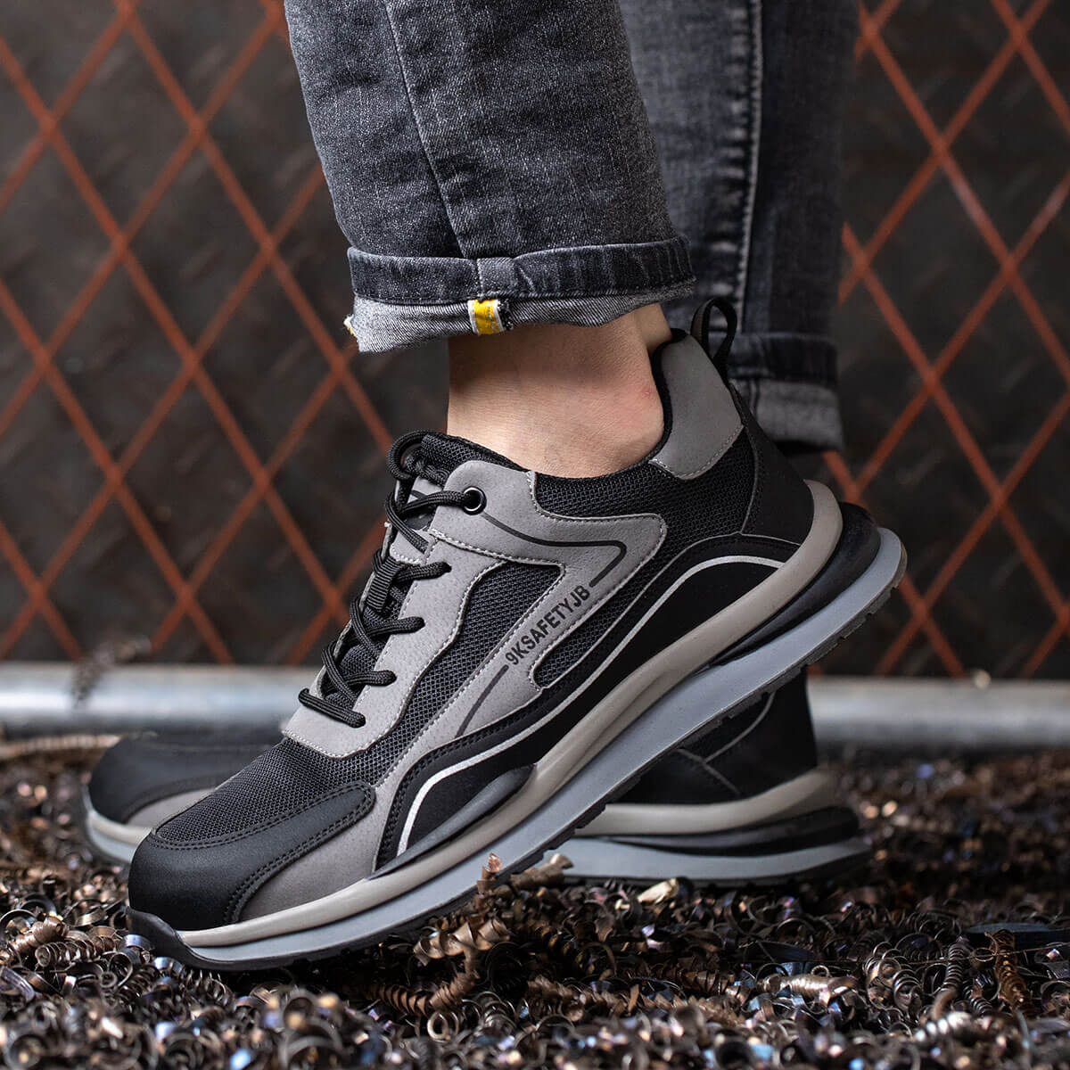 Steel Toe Shoes for Men and Women Lightweight Comfortable Work Safety Puncture Shoes Slip Proof Resistant Indestructible Sneakers Construction Work Utility Shoes