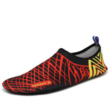 Calcetines acuáticos para natación, playa, exteriores, secado rápido, zapatos descalzos, surf, yoga, piscina, zapatos de ejercicio para mujeres y hombres - negro/rojo / 11,0-11,5 B(M)EE. UU. Mujeres/ 9,5-10,0 D(M)EE. UU. Hombres